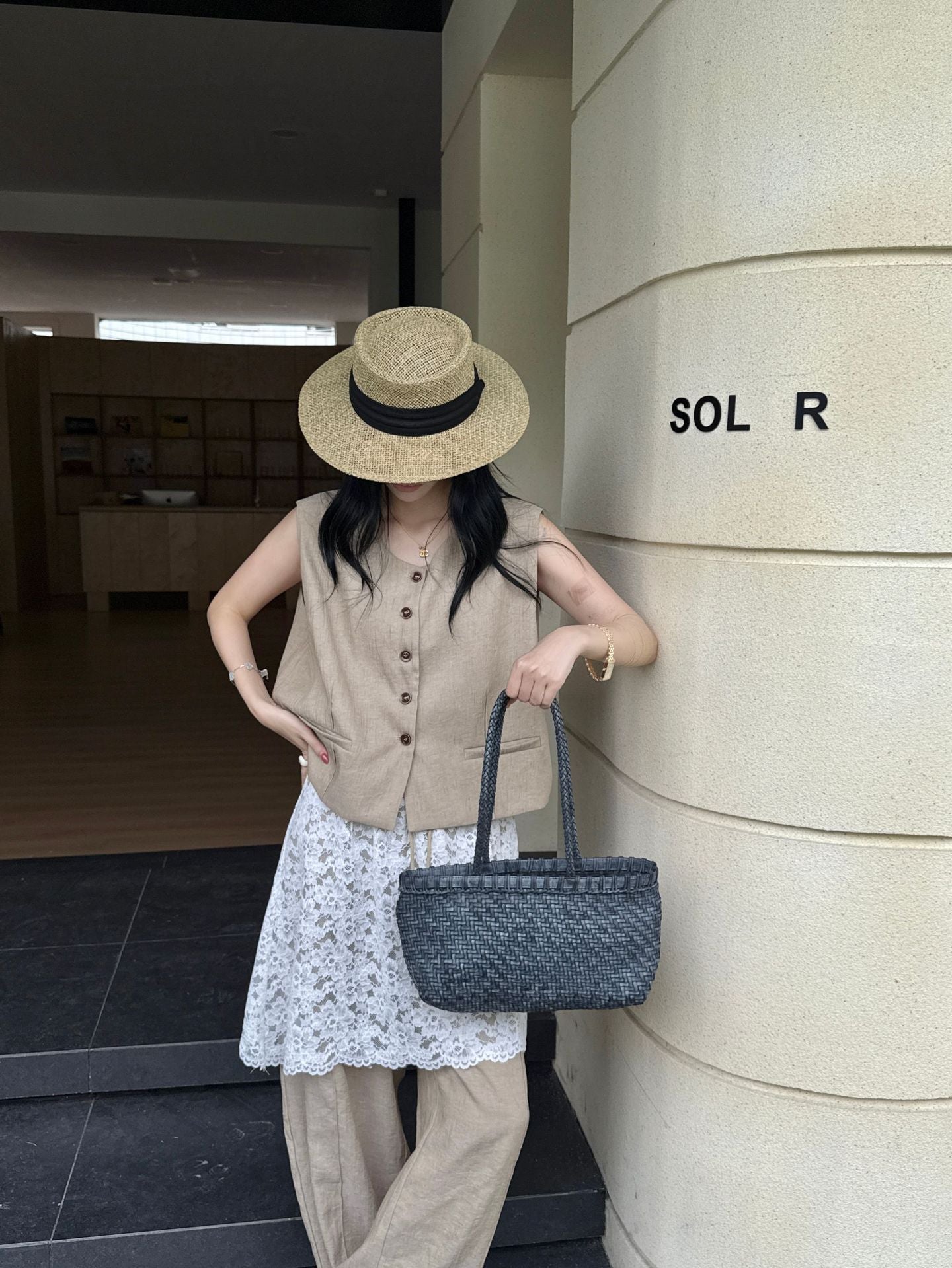 fanlosn charcoal gray woven leather basket bag,women,model display 02