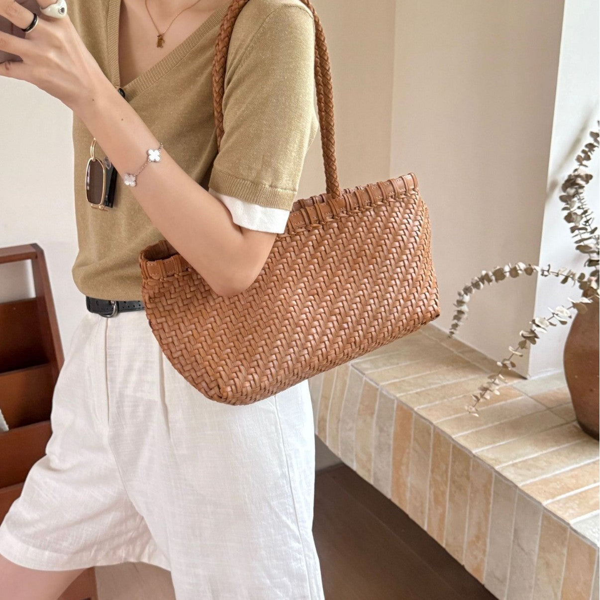 basket-bag-leather-woven-primary-color-fanlosn-women-model-display