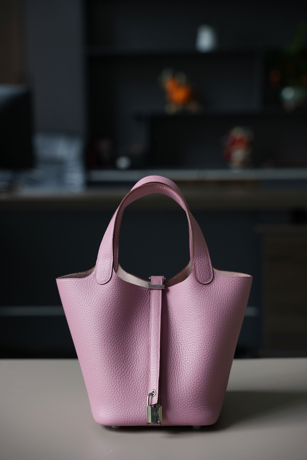 3q pink silver buckle fanlosn leather bucket bag,women,front