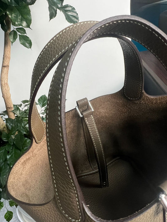 elephant gray silver buckle fanlosn leather bucket bag,women,detail