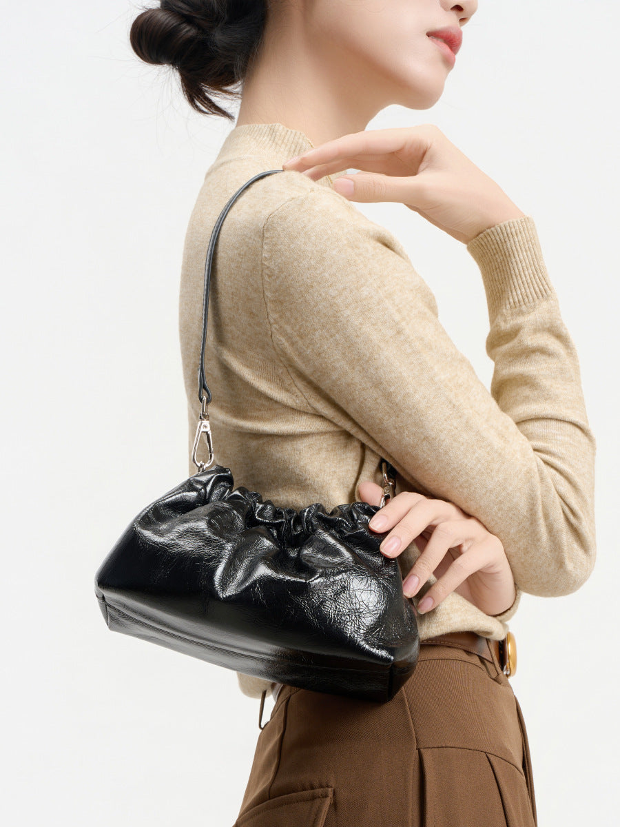 black fanlosn oil wax leather cloud bag women,custom,model display 02