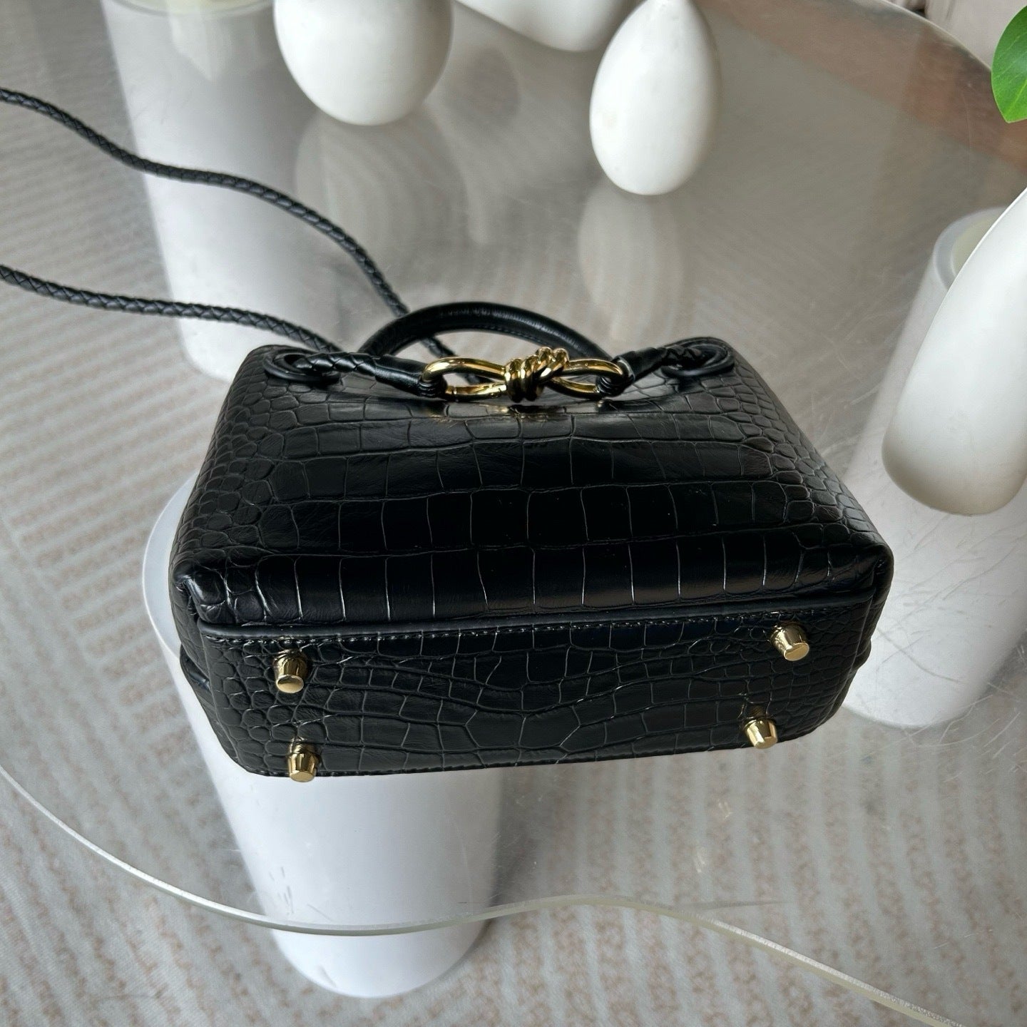 black leather crocodile handbag,women,bottom