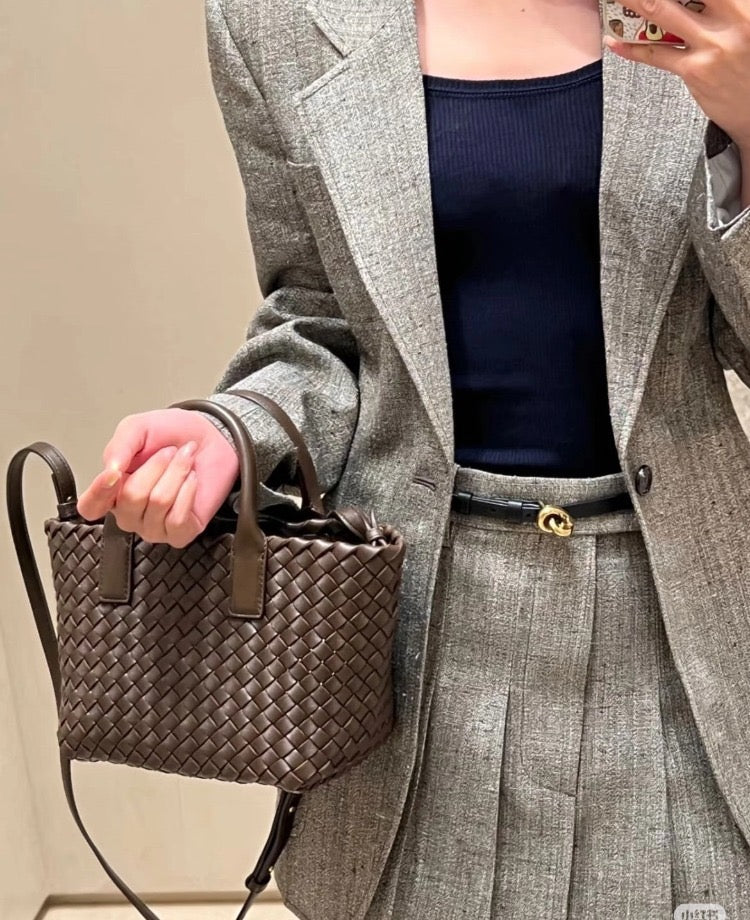 coffee fanlosn woven leather handbag,women,model display