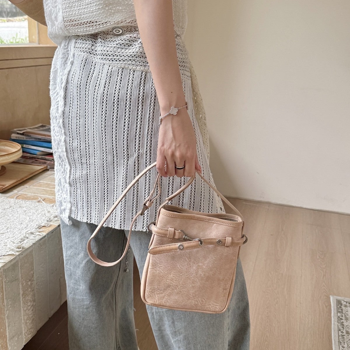 fanlosn skin color leather phone purse crossbody,women,model diplay