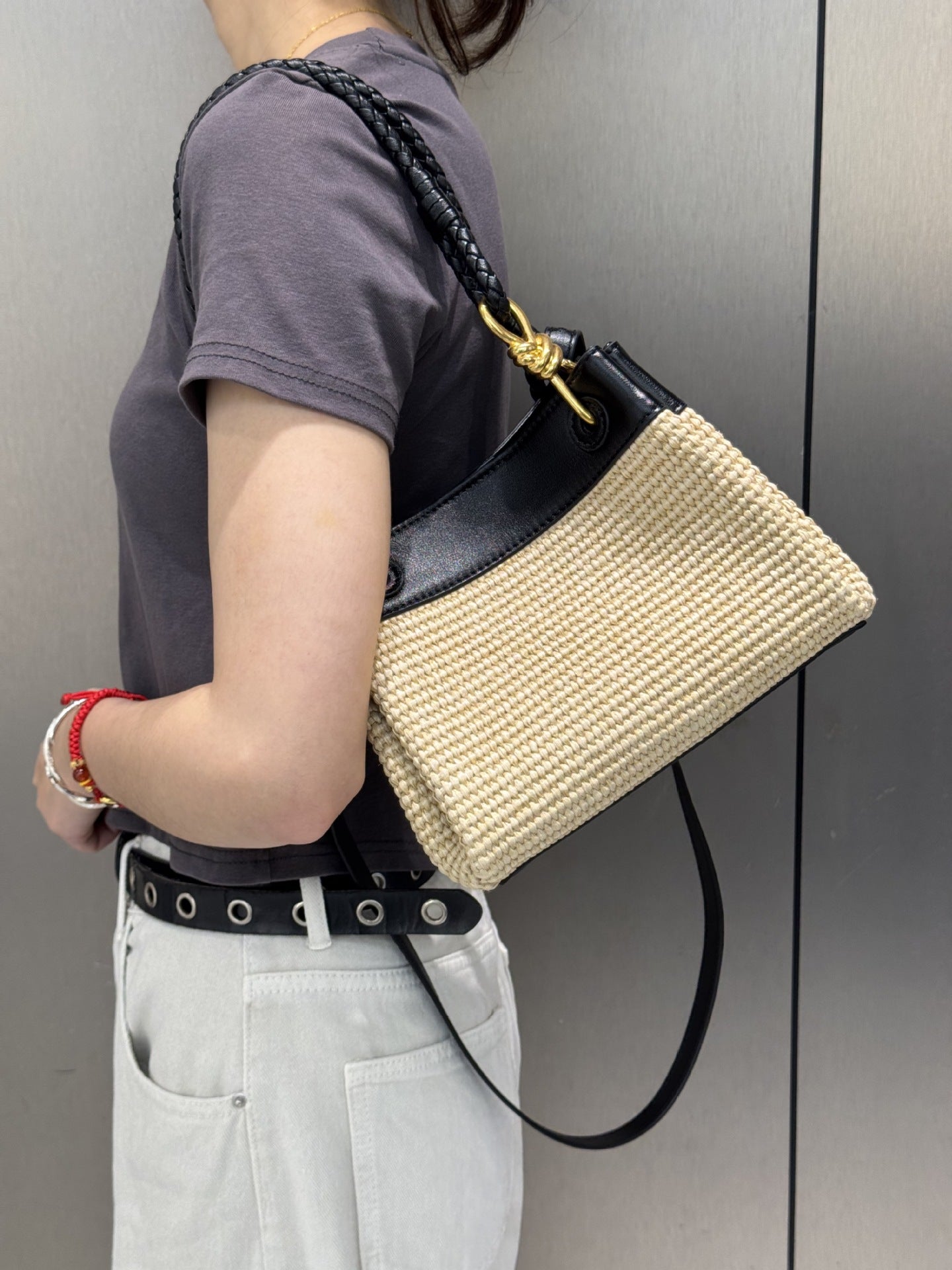black raffia shoulder bag,women,model display 02