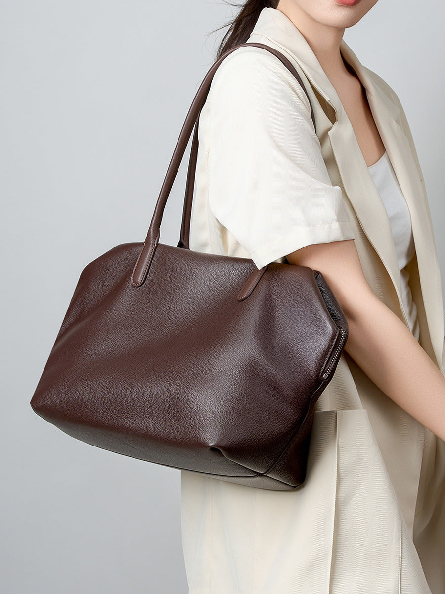 coffee leather shoulder tote bag,women,model display