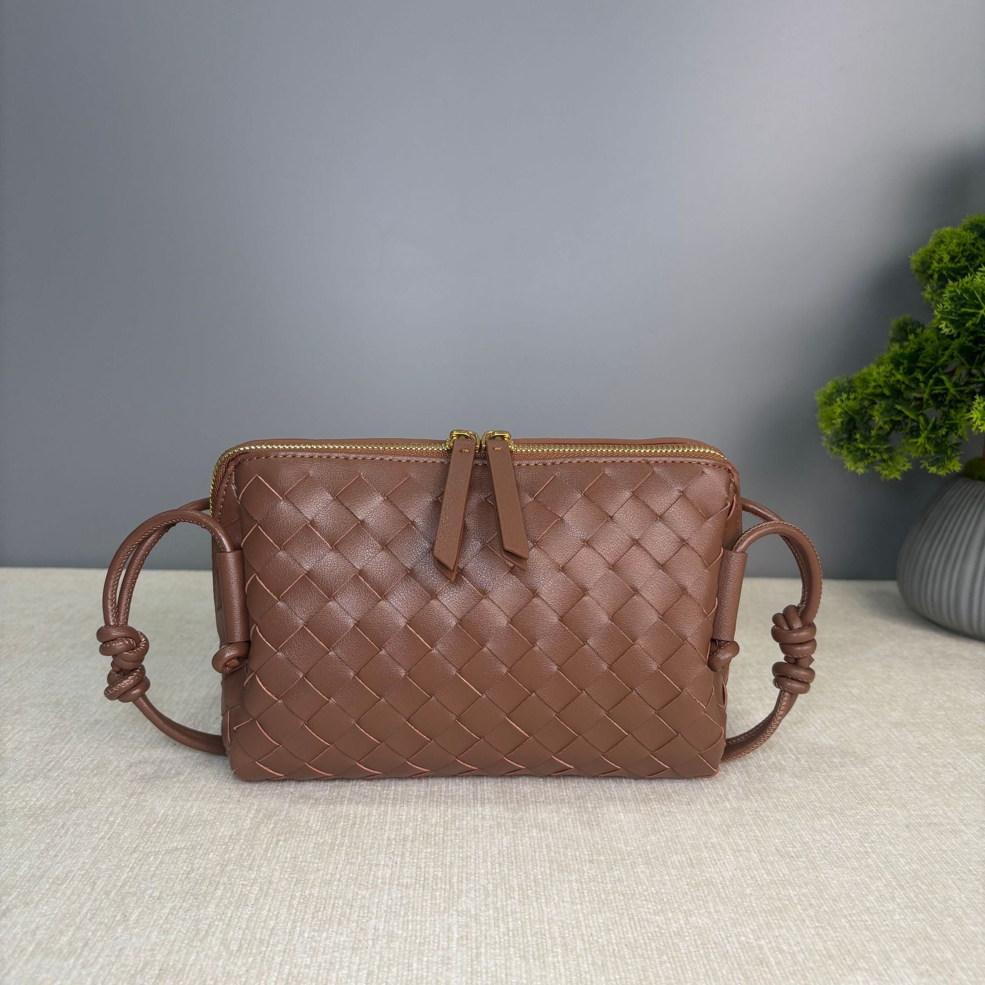 big brown fanlosn leather small square shoulder bag,women,front