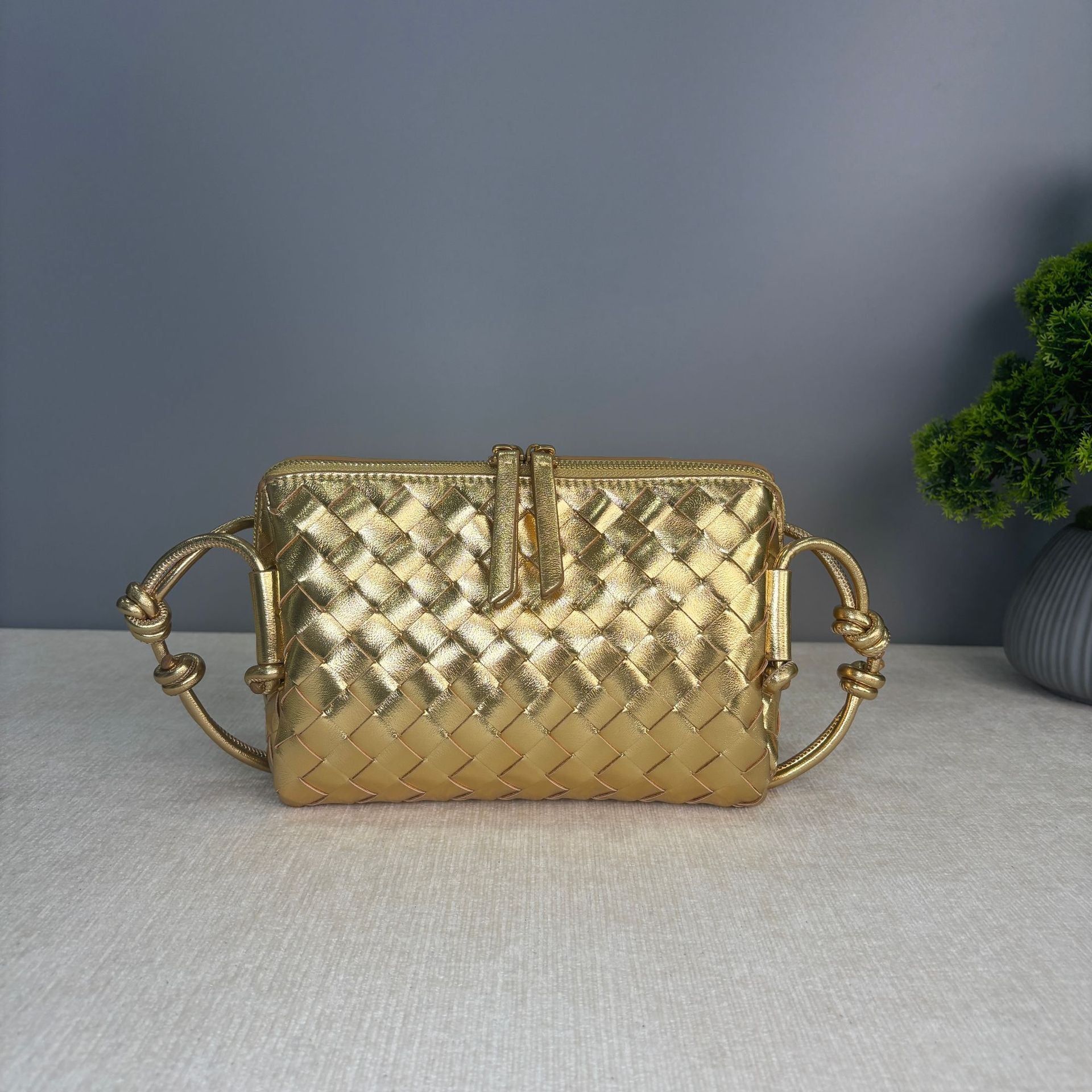black gold fanlosn leather small square shoulder bag,women,front