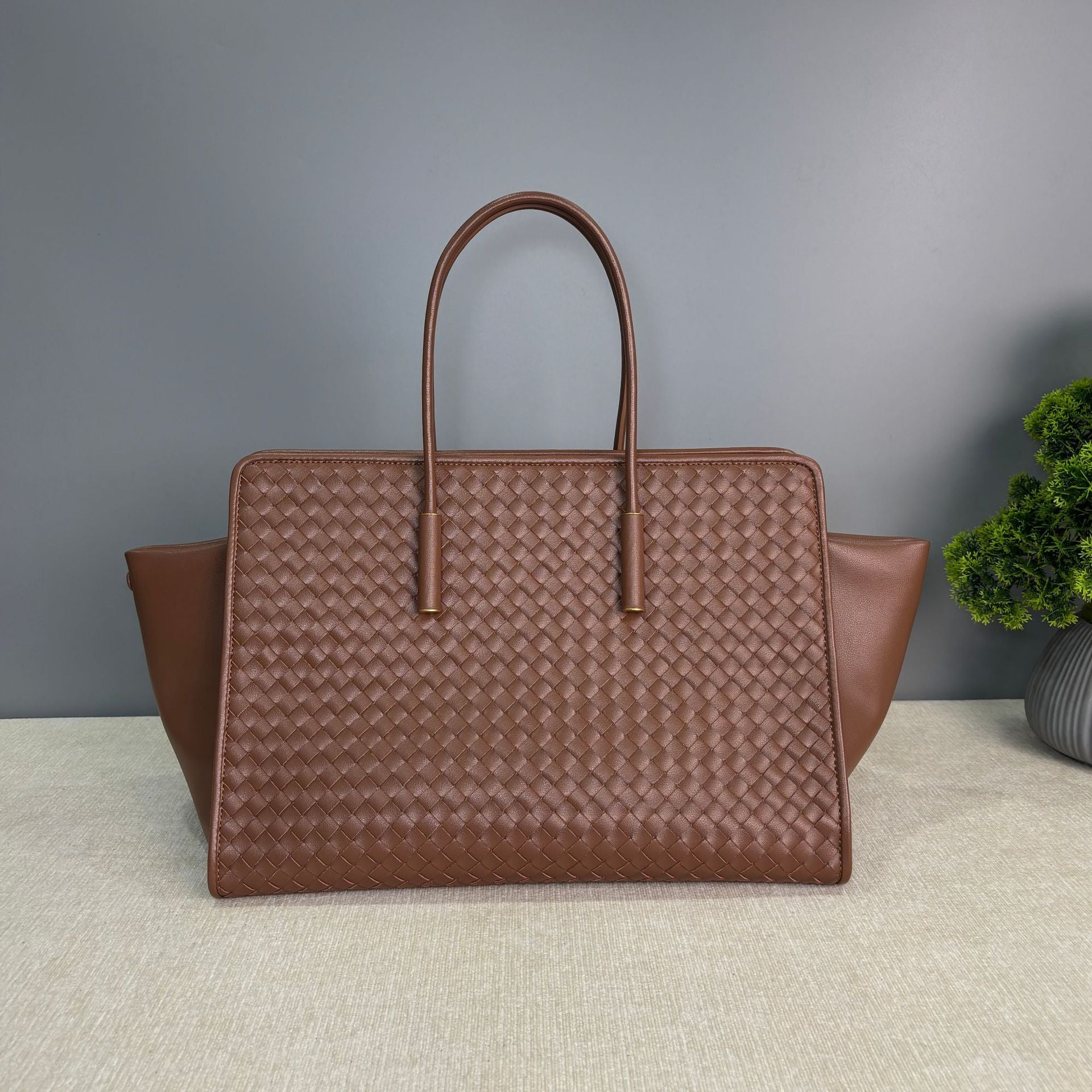 caramel fanlosn woven leather tote bag,women,front 02