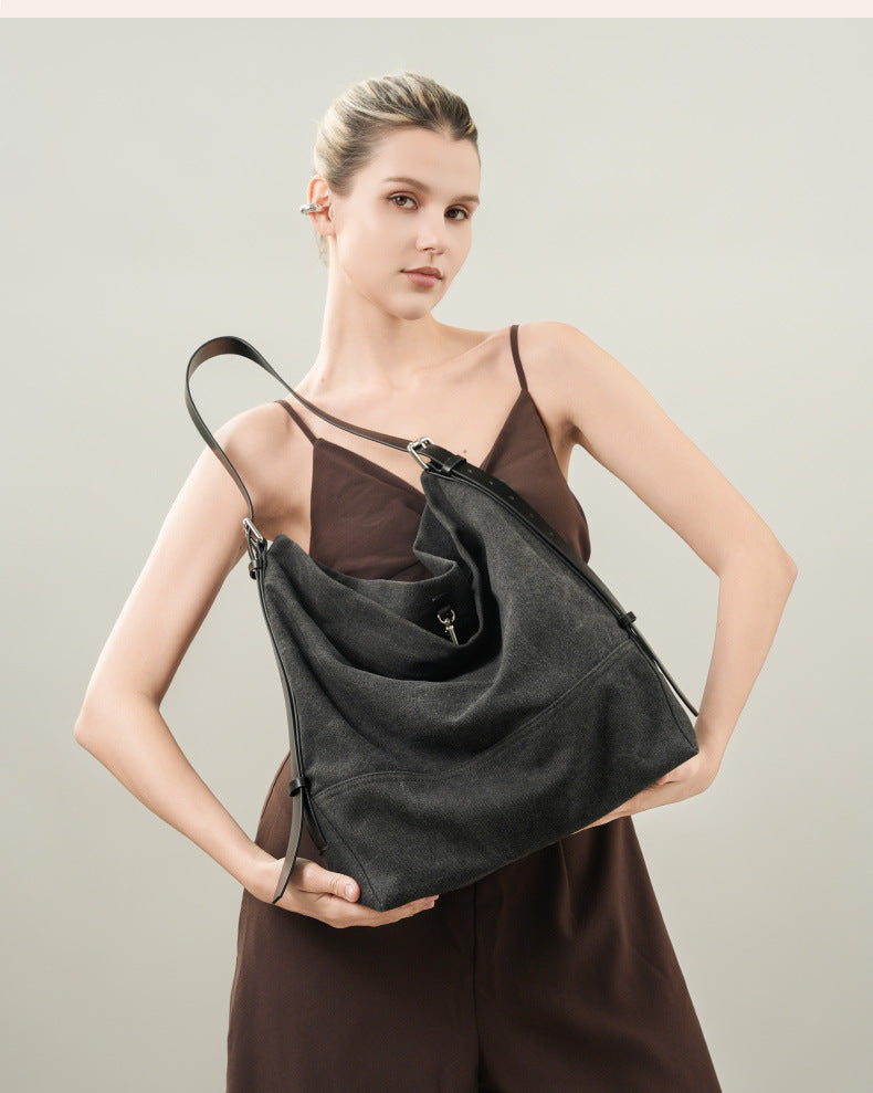 black canvas underarm tote bag,women,model display 03